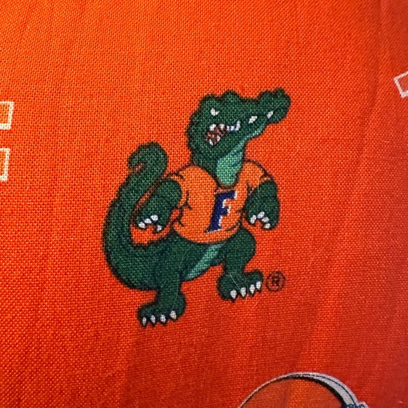University of Florida Gators Cat Bed - Picture 2 of 2